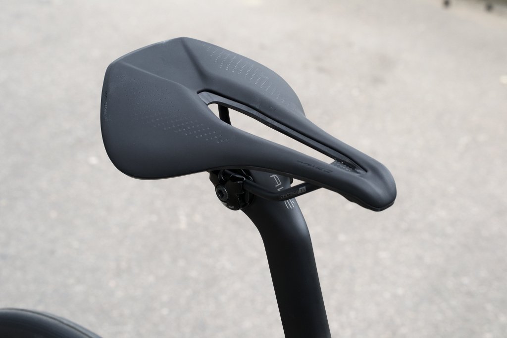 Specialized 2021 ROUBAIX PRO.jpg